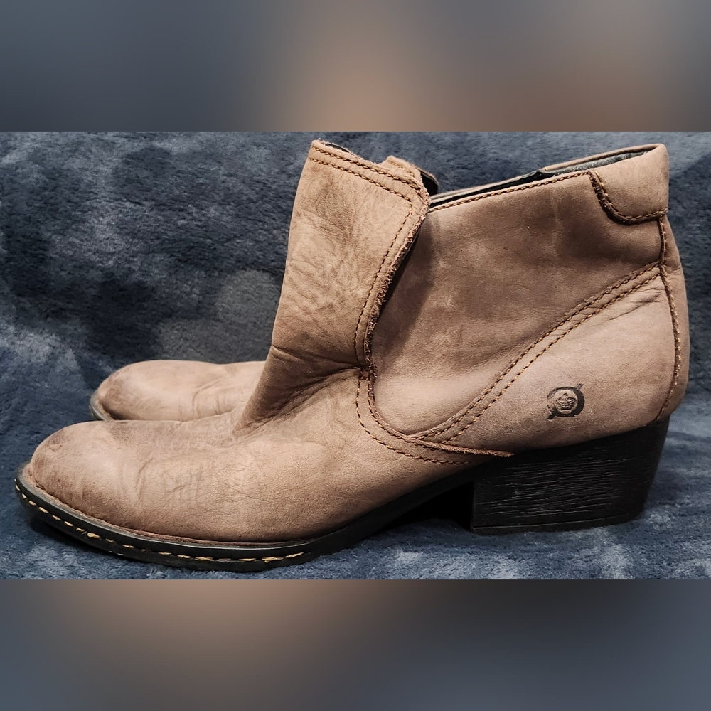 BORN Taupe Leather Low Heel Slip On Ankle Boots Booties Women's Sz 9.5 - Picture 6 of 10